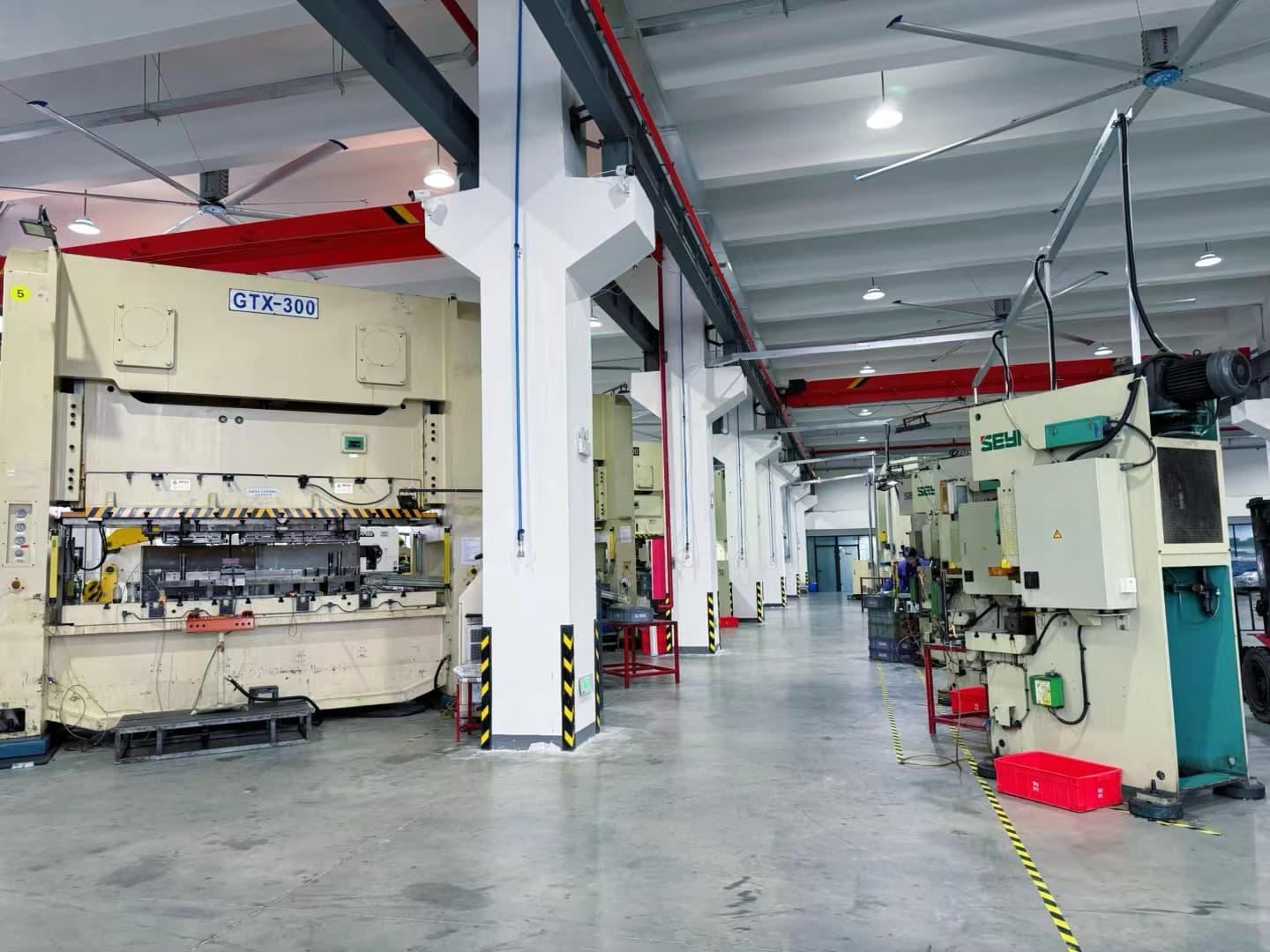 Press shop floor with a GTX-300 straight-side press on the left and a row of C-frame presses on the right